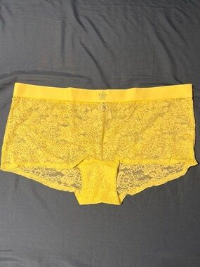 VS PINK LACIE LOGO BOYSHORT
PANTY XL MELLOW YELLOW